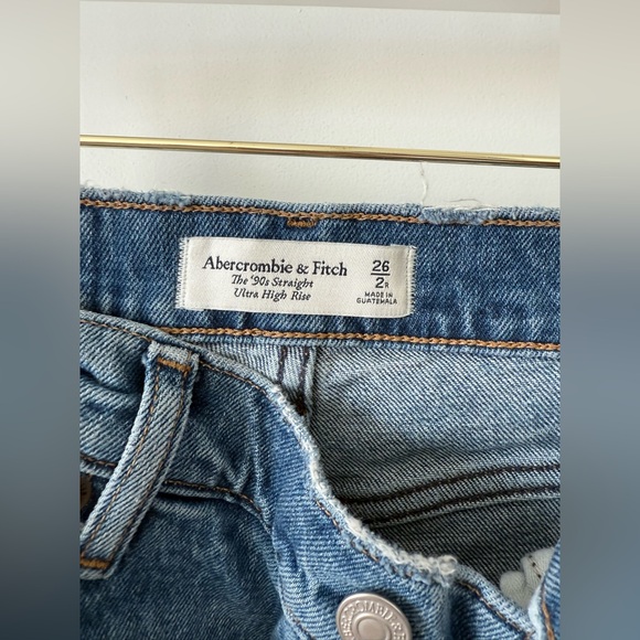 Abercrombie - Ultra High Rise 90s straight Jean - Picture 2 of 3